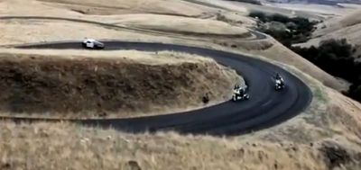 Watch this epic chase with a police car against two motorcycles!!