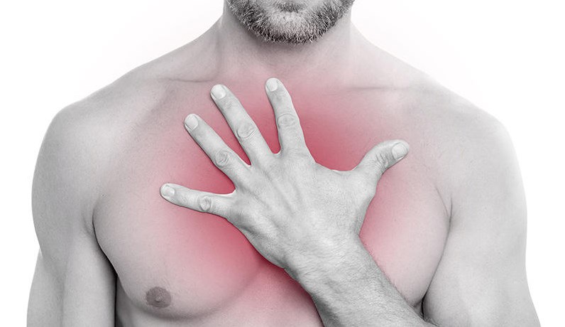 Πόνος στο στήθος: Τι κρύβει και πότε είναι επικίνδυνος;