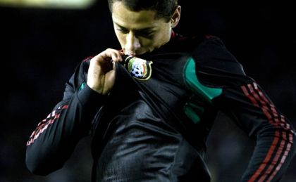 Chicharito scores with his backheel  (video)!