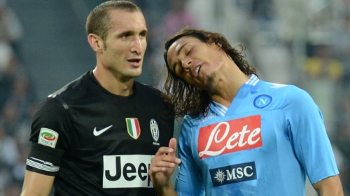 Chiellini and Cavani get nasty at “San Paolo”!