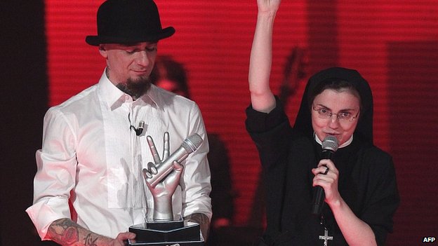 Νικήτρια του ιταλικού Voice η μοναχή Christina! [video]