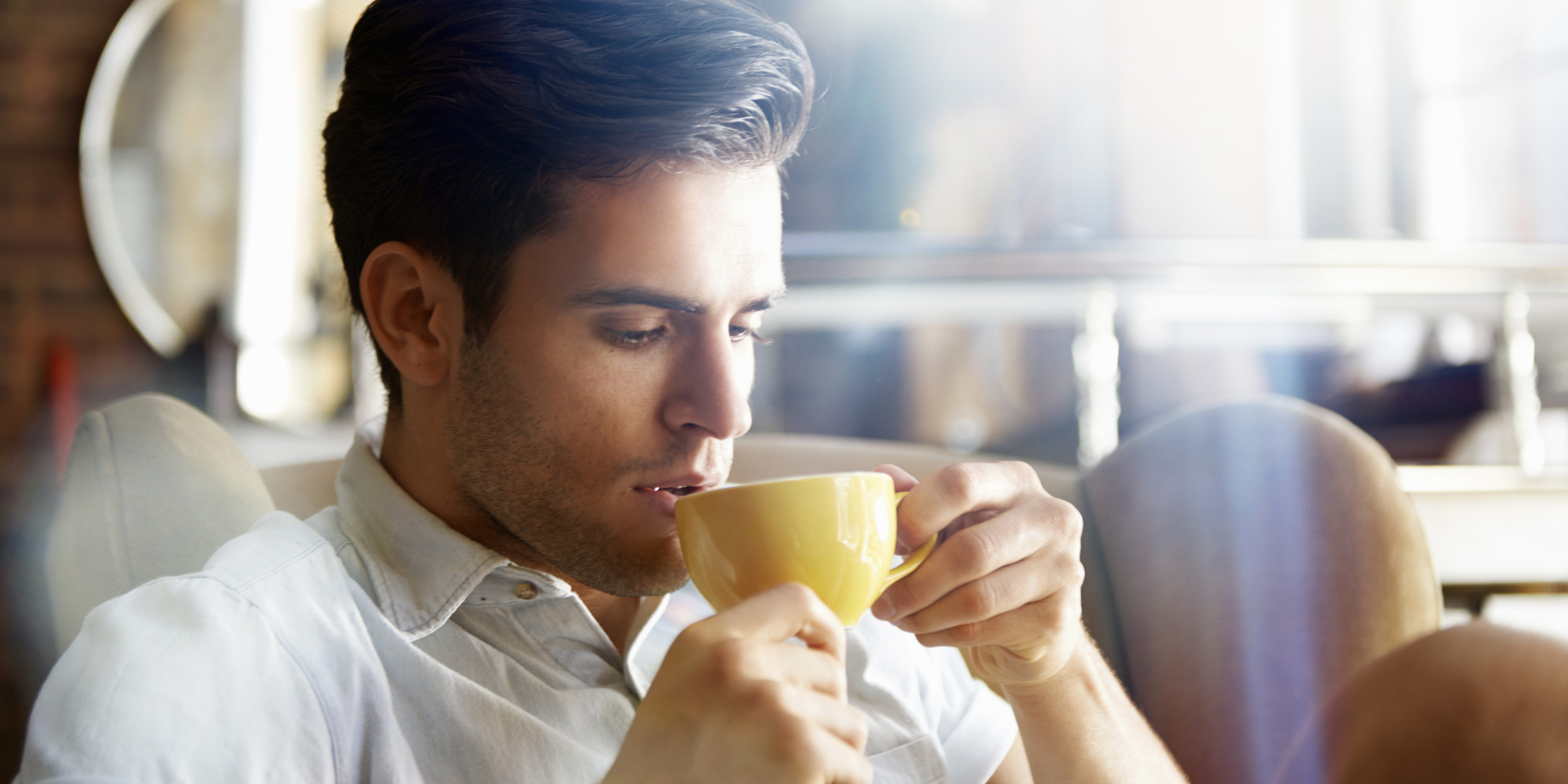 Ποιος είναι ο πιο σωστός τρόπος για να κρατάς τον καφέ σου;