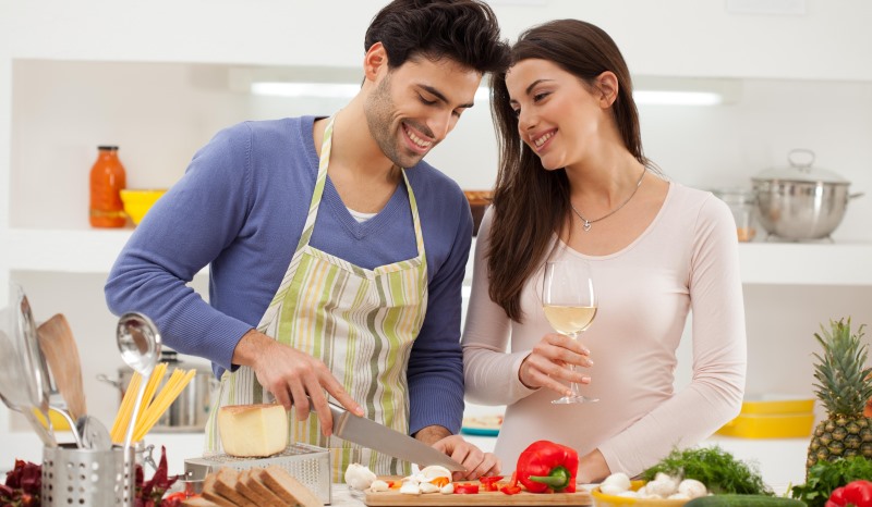 Δείτε τα 7 πιο εύκολα και ευχάριστα φαγητά για βραδινό ραντεβού στο σπίτι