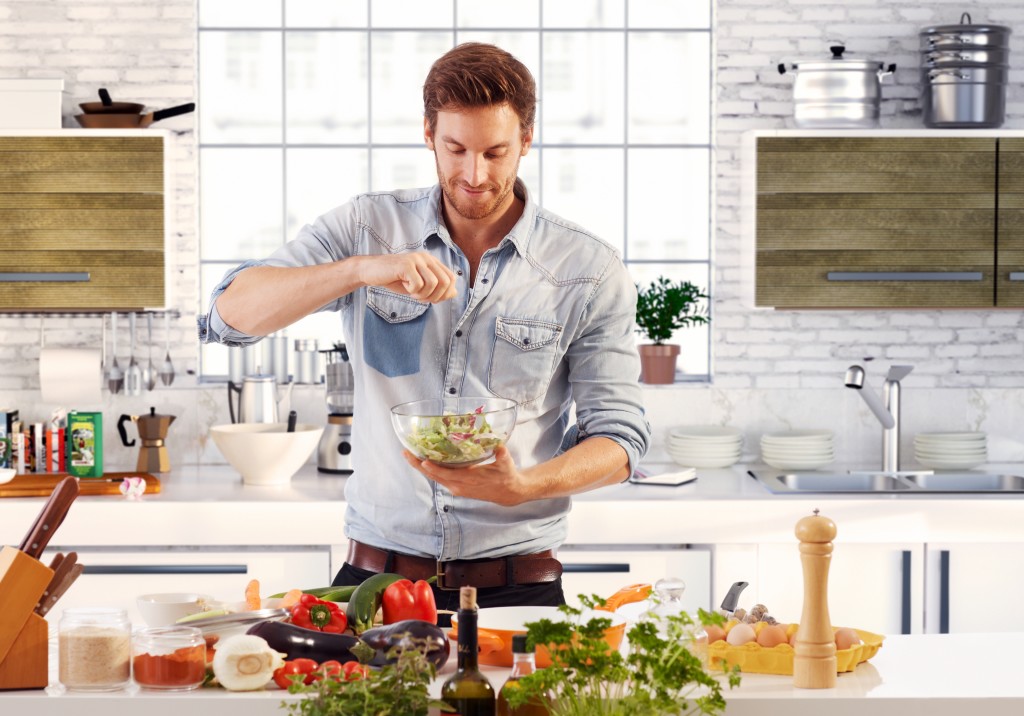 Κάνεις διατροφή; Μάθε όλα τα μυστικά για να φτιάχνεις τις πιο υγιεινές και θρεπτικές σαλάτες!