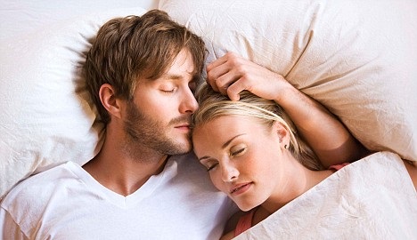 Το πώς κοιμούνται τα ζευγάρια καθορίζει και το είδος της σχέση τους;