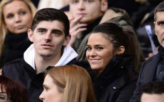 Thibaut Courtois kissed by Girlfriend after Barca – Atletico [vid]
