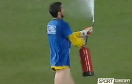 Crazy goalkeeper celebrates with the most hilarious way EVER!