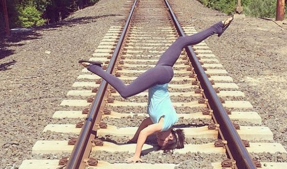 Η γυναίκα που κάνει yoga στα πιο απίθανα σημεία! [pics]