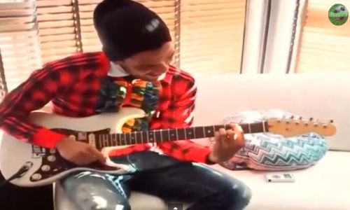 Dani Alves rocking his electric guitar