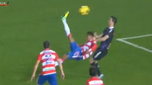 Amazing bicycle kick golazo! (video)