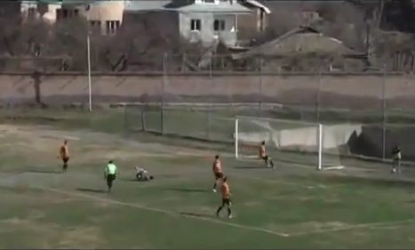 Armenian defender scores a mental own goal! [video]