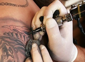 Τα πιο ηλίθια tattoo διασήμων ever! μέρος1