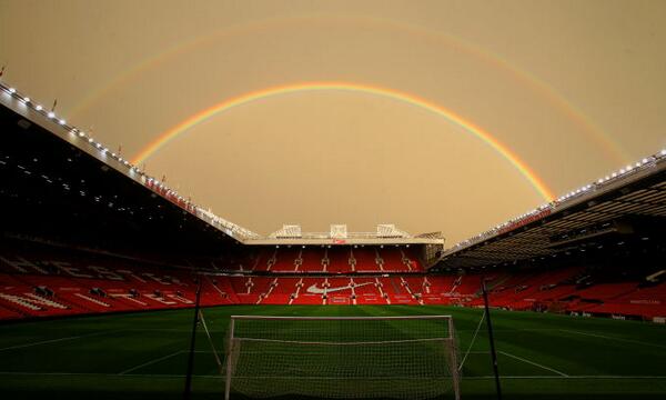 Εντυπωσιακό διπλό ουράνιο τόξο πάνω από το «Old Trafford»