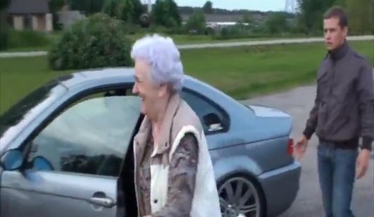 Η γιαγιά drifter μας βάζει τα γυαλιά! (video)