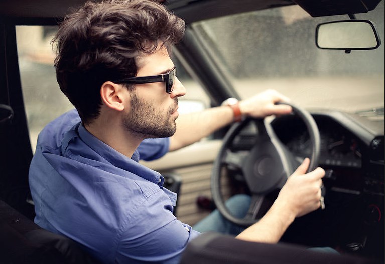 Συμβουλές ασφαλούς οδήγησης! Αυτό είναι το «κουαρτέτο» κινδύνου για όλους τους άντρες οδηγούς!