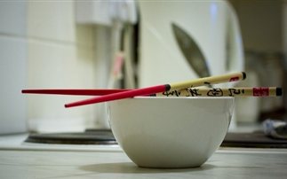 Τα… «έξυπνα» chopsticks που καταλαβαίνουν τι τρώτε!!