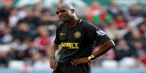 Backheel golazo! Emmerson Boyce! (VIDEO)