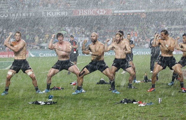 Χόρεψαν «Haka» στη βροχή οι θριαμβευτές Νεοζηλανδοί! [pics & vid]