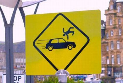 ΕΠΙΚΑ σήματα στους δρόμους… Απλά δεν υπάρχουν!