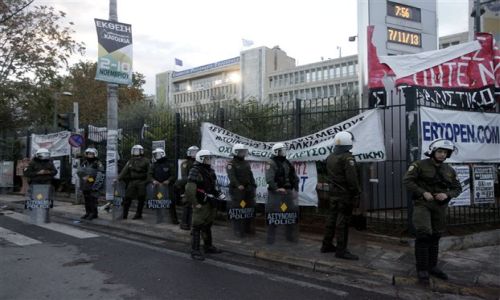 Επέμβαση των ΜΑΤ στην ΕΡΤ