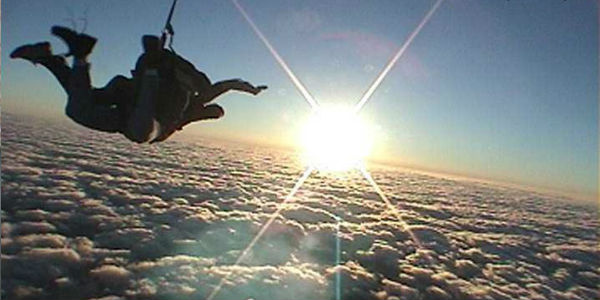 Felix Baumgartner: Παρακολουθήστε τον να κάνει ελεύθερη πτώση από ύψος 36.5 km!