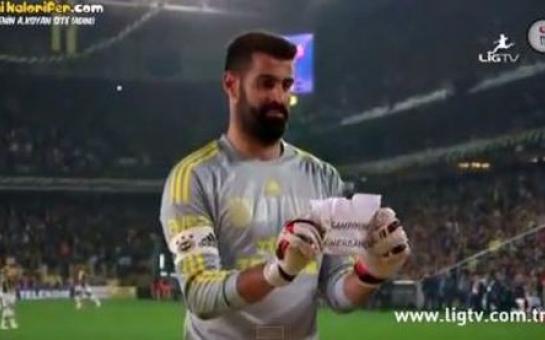 Fenerbahçe players celebrate the turkish championship with a piece of paper [vid]