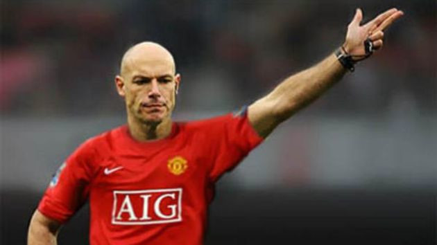 The FUNNIEST memes on Howard Webb’s retirement!