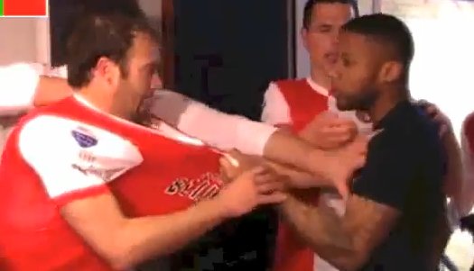 Extraordinary fight in the tunnel between PSV & Feyenoord players! (video)