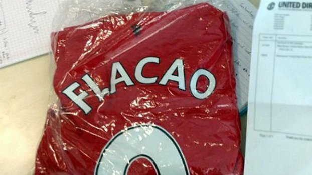 EPIC fail with Man. United shirts writing… “FLACAO”!