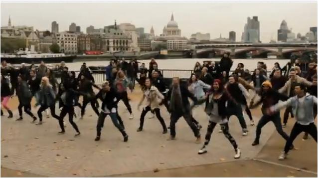 “Greece welcomes you”: Flashmob με συρτάκι στο Λονδίνο!(video)