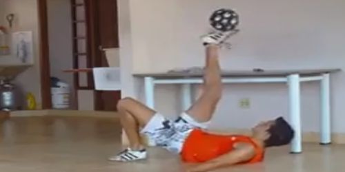 Έκρυψε τη μπάλα με τα κόλπα που έκανε!