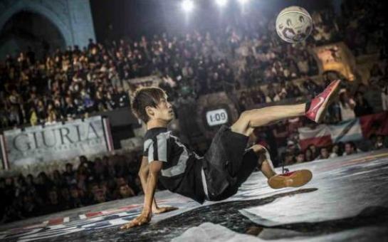 Impressive freestyle football competition in Japan! (vids)