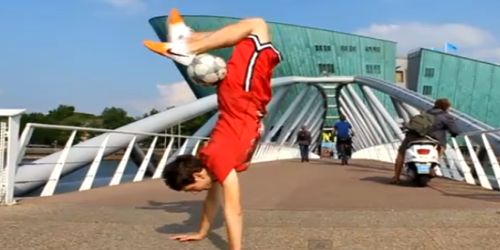 Freestyle football: Κόλπα για πολύ προπονημένους!