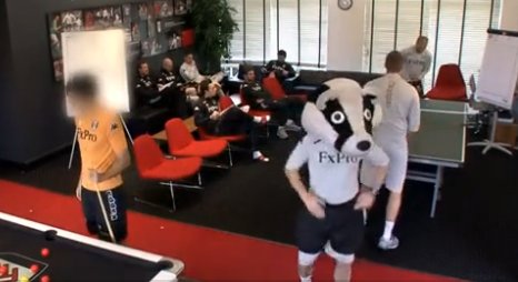 Fullham players do the Harlem Shake! (video)