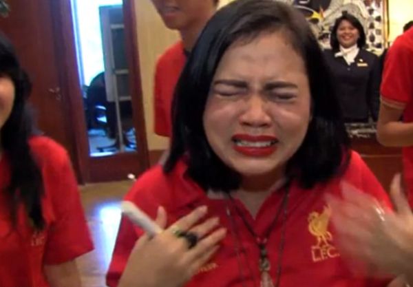 Girl cries after meeting Steven Gerrard