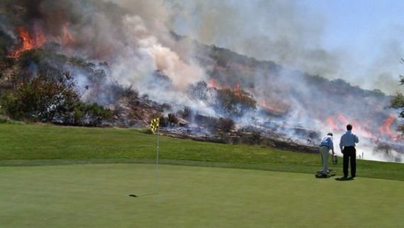 Έβαλε φωτιά με το μπαλάκι του γκολφ!