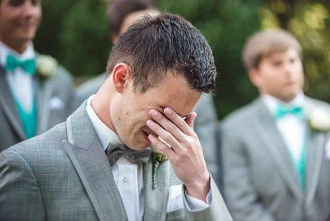 Ιστορίες… “κρεμασμένων”: Δείτε την αντίδραση 20 αντρών όταν είδαν την γυναίκα τους στο γάμο