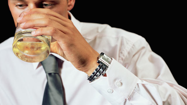 Τρία tips για να αποφύγετε μια δύσκολη μέρα μετά από αλκοόλ