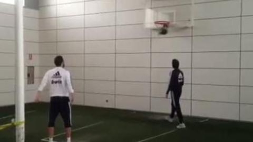 Higuain shows off his skills on hoops!
