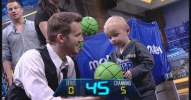 Ο τρίχρονος Titus κατατροπώνει στο μπάσκετ τον Chaning Tatum! (video)