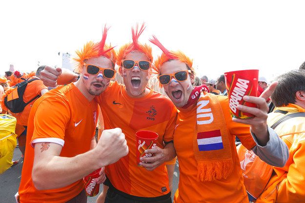 Οι Ολλανδοί μεταφέρουν την τρέλα τους στο Μουντιάλ! [pics+gifs]