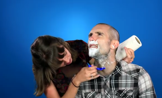 Αυτό το βίντεο θα σε πείσει ότι πρέπει να ξυρίζεσαι μόνος σου!