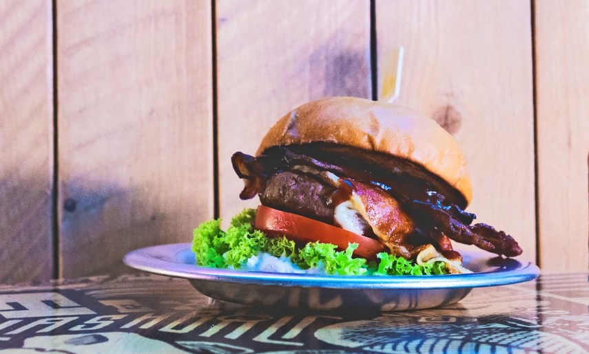 Hot Hot Burger Bar: Η έννοια του burger καθιερώνεται στην πόλη!
