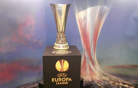 Το ελληνικό κοινό αγκάλιασε το Κύπελλο του UEFA Europa League και την HTC
