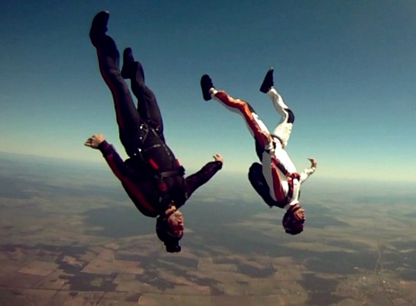 Δείτε το βίντεο που θα σας πείσει να τολμήσετε το skydiving!