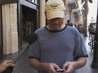 Τους έδειχνε το iPhone 4S και αυτοί νόμιζαν πως ήταν το iPhone 5! (Βίντεο)