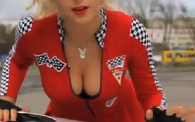 Η Sexy Irina δοκιμάζει το Citroen DS5 ( Video )