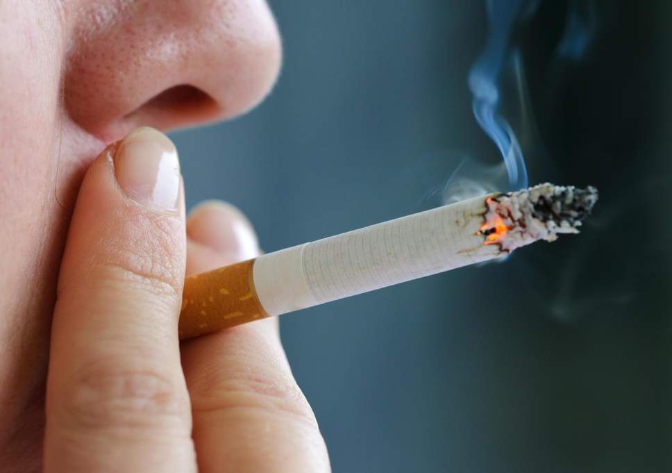 Η πλειοψηφία των γυναικών βρίσκει τους καπνιστές απωθητικούς, σύμφωνα με έρευνα