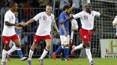 Very important and emotional move by Jermain Defoe after the goal he scored!!