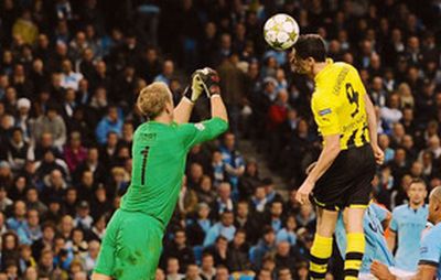 Joe Hart vs Robert Lewandowski….Who will be the winner?